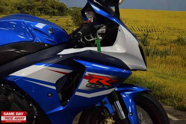 brand new sport bike 2013 Suzuki GSXR 1000 - Image 2