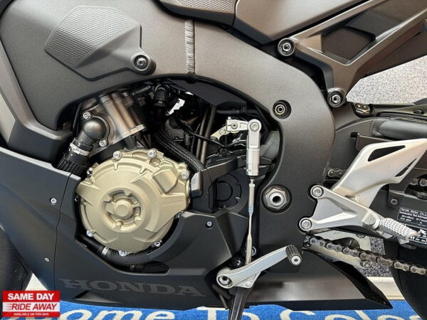 2020 Honda CBR 1000 RA-K Fireblade - Image 3