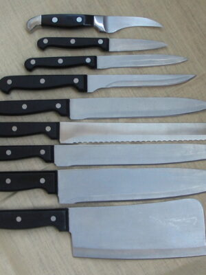 Fairly used kitchen knife for sale complete set