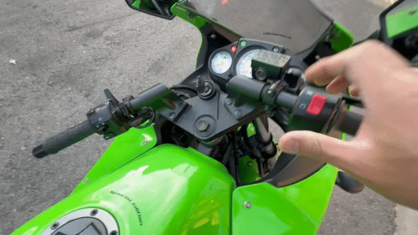 2011 Kawasaki Ninja fairly used sport bike - Image 2