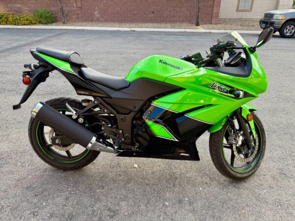 2011 Kawasaki Ninja fairly used sport bike