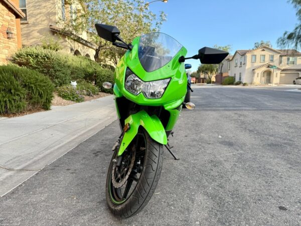 2011 Kawasaki Ninja fairly used sport bike - Image 4