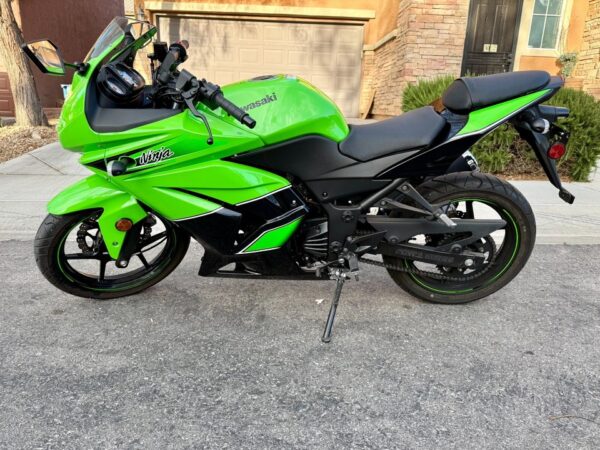 2011 Kawasaki Ninja fairly used sport bike - Image 6