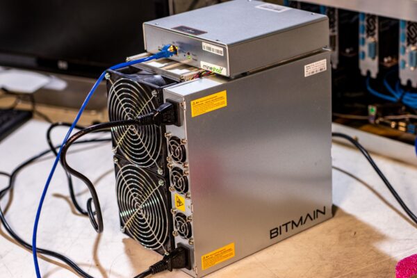 bitcoin machine Bitmain Antminer S21e XP Hyd 3U for sale